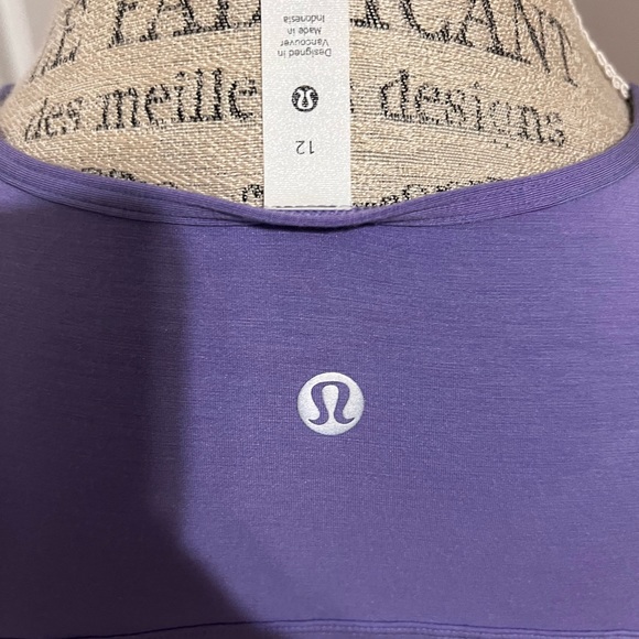 Shoulder cut out yoga T-shirt - Picture 5 of 9